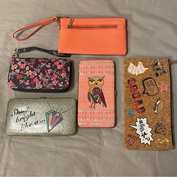 CLAIRE'S Bundle of 5 Pieces Wallet Wristlet Pouch - Picture 1 of 3